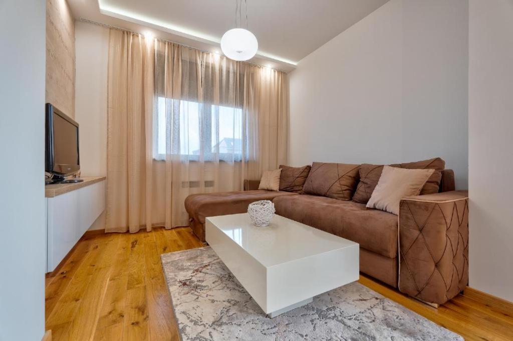 Lux Titova Sony Ps Apartment *